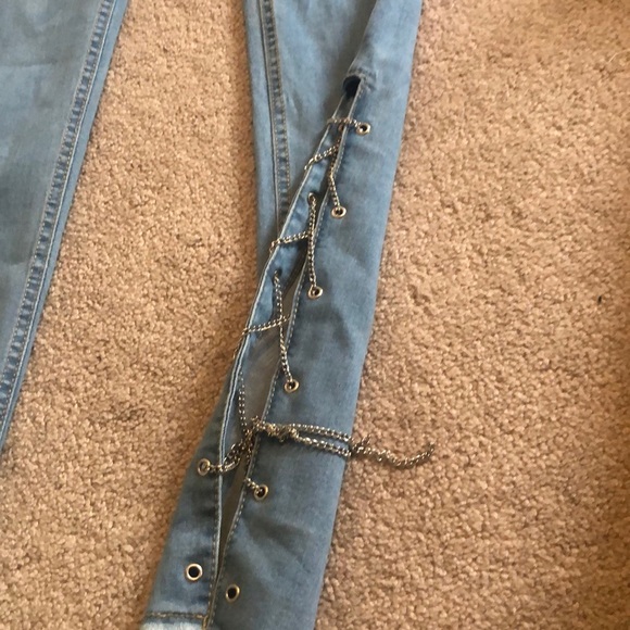 Baby blue denim jeans with chain detailing - Picture 2 of 2